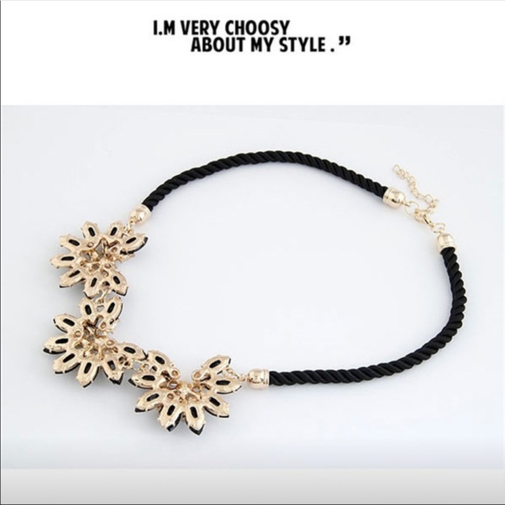 Retro Elegant Crystal Rhinestone Flower Choker - Picture 5 of 6